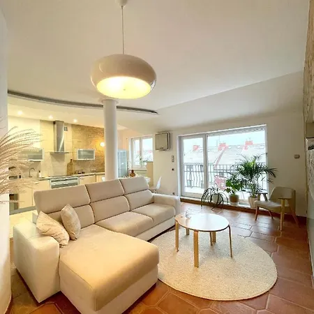 Nefretete Apartment *