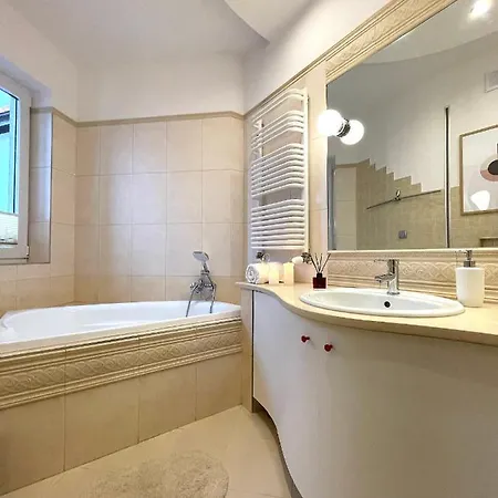 Nefretete Apartment